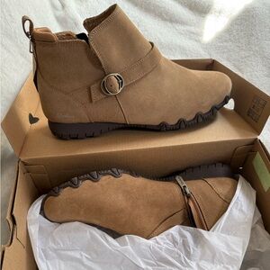 Skechers Tan Suede Boots with Memory Foam. NWT and Box!!